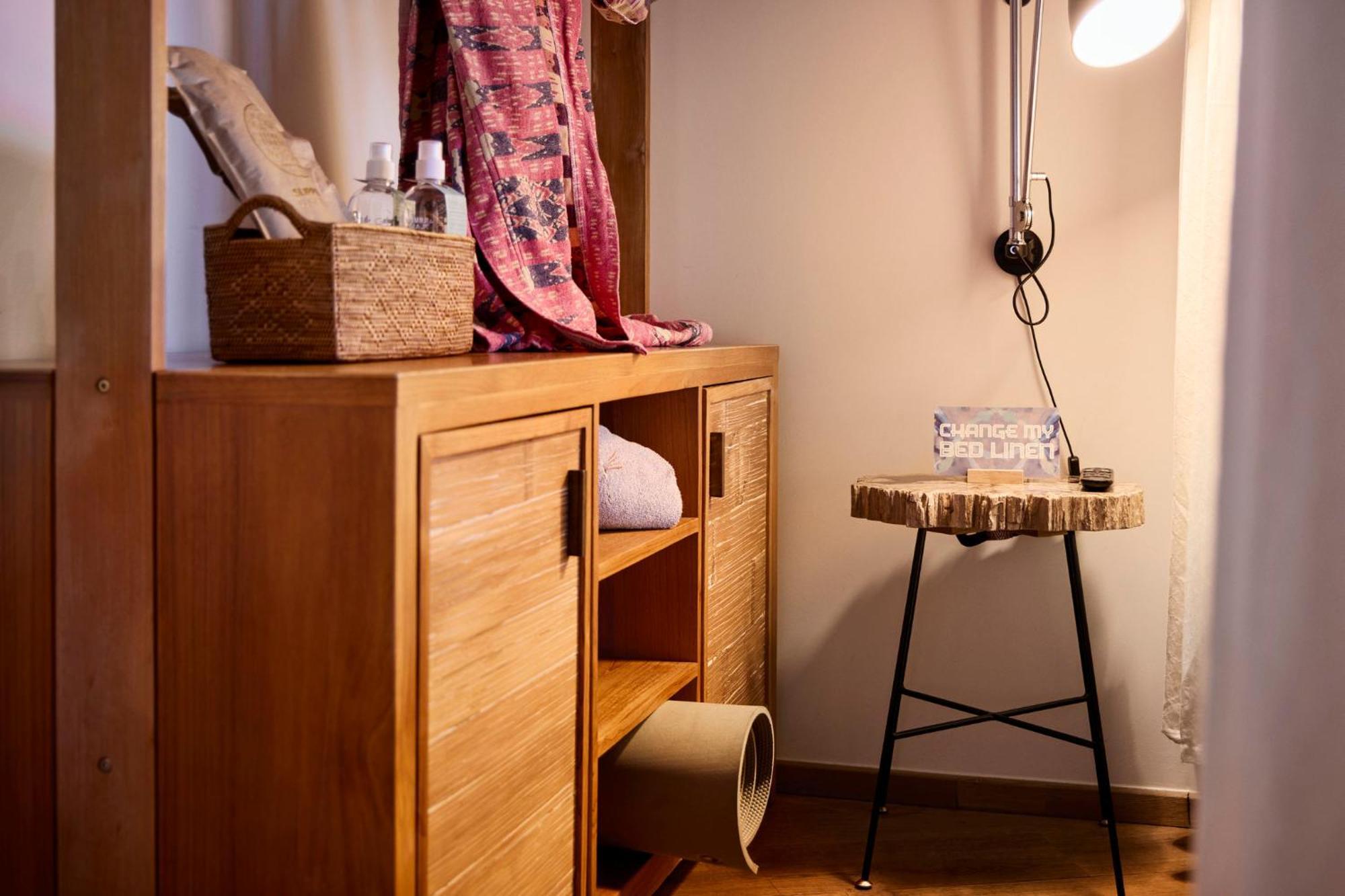 마농 레 스위트 굴스메덴 호텔 코펜하겐 외부 사진 A side table