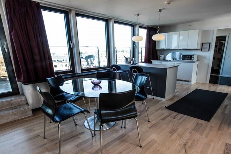 마농 레 스위트 굴스메덴 호텔 코펜하겐 외부 사진 A kitchen in a serviced apartment in Berlin, Germany