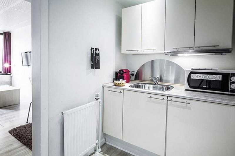 마농 레 스위트 굴스메덴 호텔 코펜하겐 외부 사진 A typical studio apartment kitchen